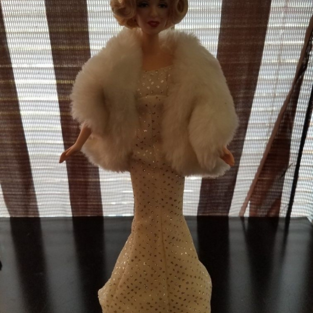 Barbie's - Picture 4 of 6